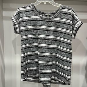 Size P striped short sleeve top with a single pleat in the back